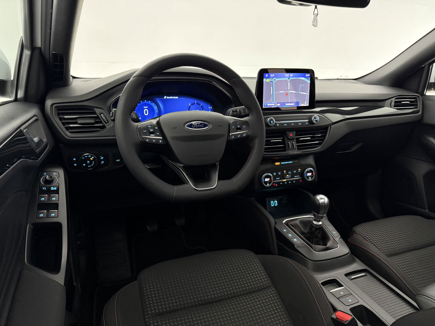 Ford Focus 1.5 EcoBlue ST Line X Business | Pano | Camera | Stoel/Stuur verw. | Trekh. | Keyless | Virtual | Carplay | NAP