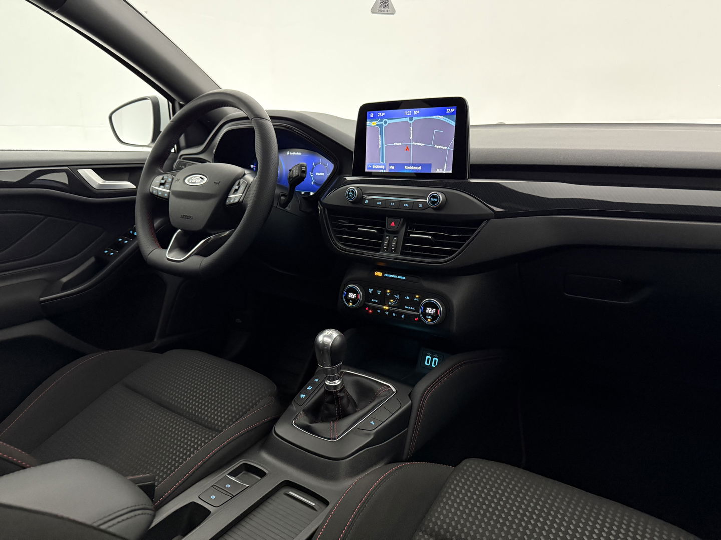 Ford Focus 1.5 EcoBlue ST Line X Business | Pano | Camera | Stoel/Stuur verw. | Trekh. | Keyless | Virtual | Carplay | NAP