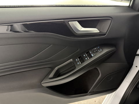 Ford Focus 1.5 EcoBlue ST Line X Business | Pano | Camera | Stoel/Stuur verw. | Trekh. | Keyless | Virtual | Carplay | NAP