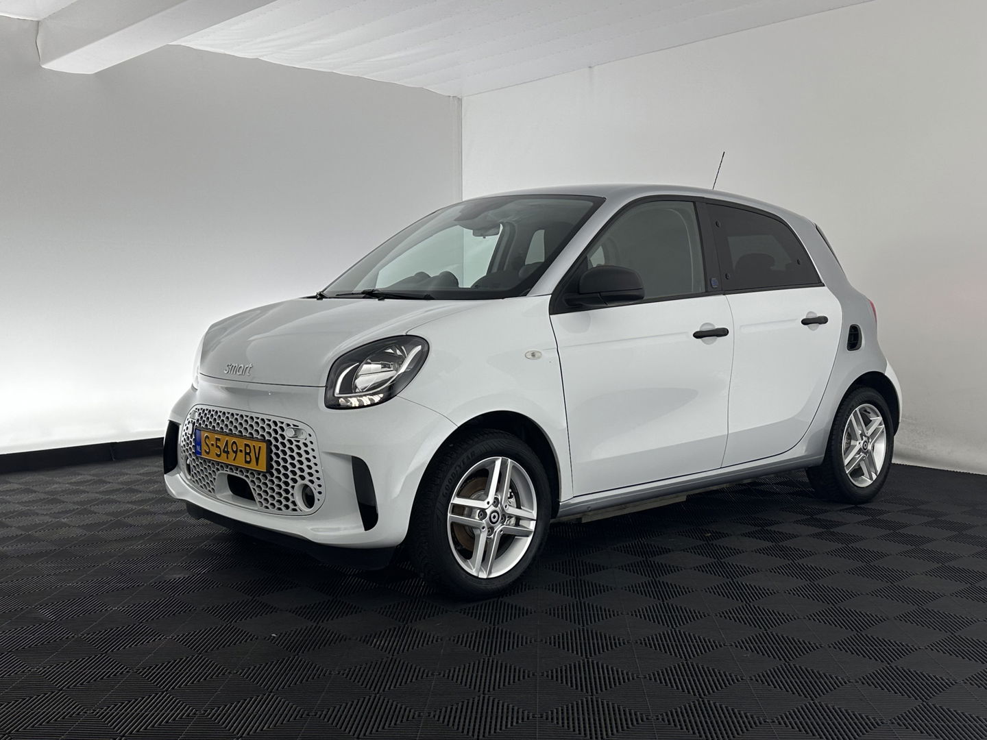 Smart Forfour EQ Comfort 18 kWh [ 3-Fase-22kW ] {SOH-96%} Aut. *HEATED-COMFORTSEATS | DAB+ | AIRCO | CRUISE | 15''ALU | PRIVACY-GLASS*