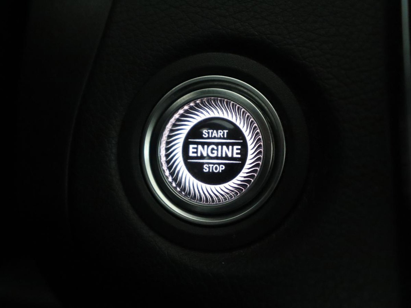 Mercedes-Benz C-Klasse 160 AMG Limited | Stoelverwarming | Leder/Alcantara | Camera | Carplay | Digital Cockpit | Navigatie | Park Assist | Full LED