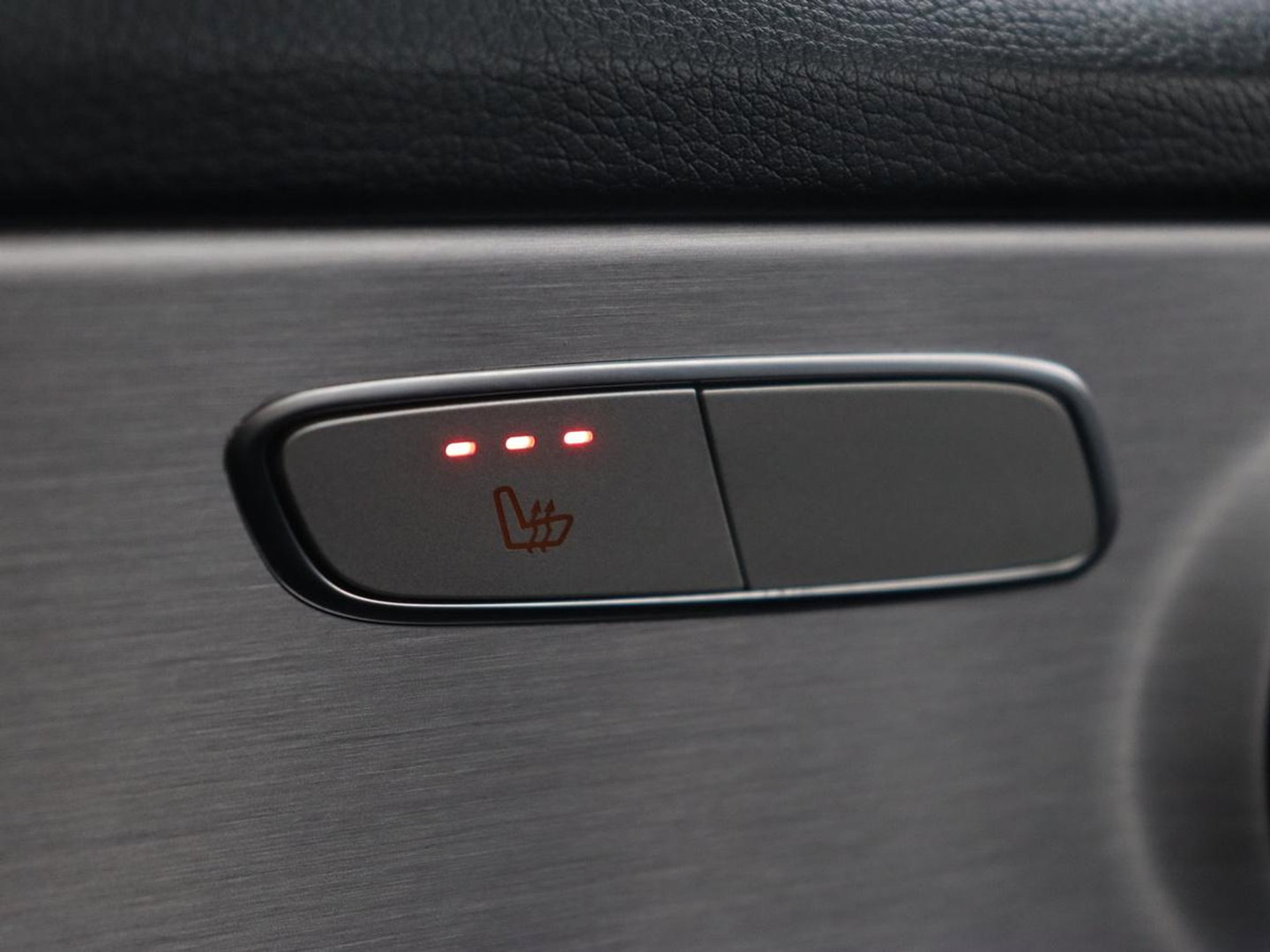 Mercedes-Benz C-Klasse 160 AMG Limited | Stoelverwarming | Leder/Alcantara | Camera | Carplay | Digital Cockpit | Navigatie | Park Assist | Full LED