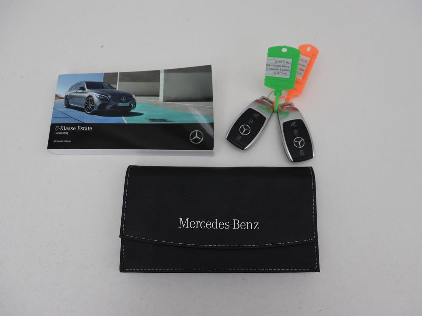 Mercedes-Benz C-Klasse 160 AMG Limited | Stoelverwarming | Leder/Alcantara | Camera | Carplay | Digital Cockpit | Navigatie | Park Assist | Full LED