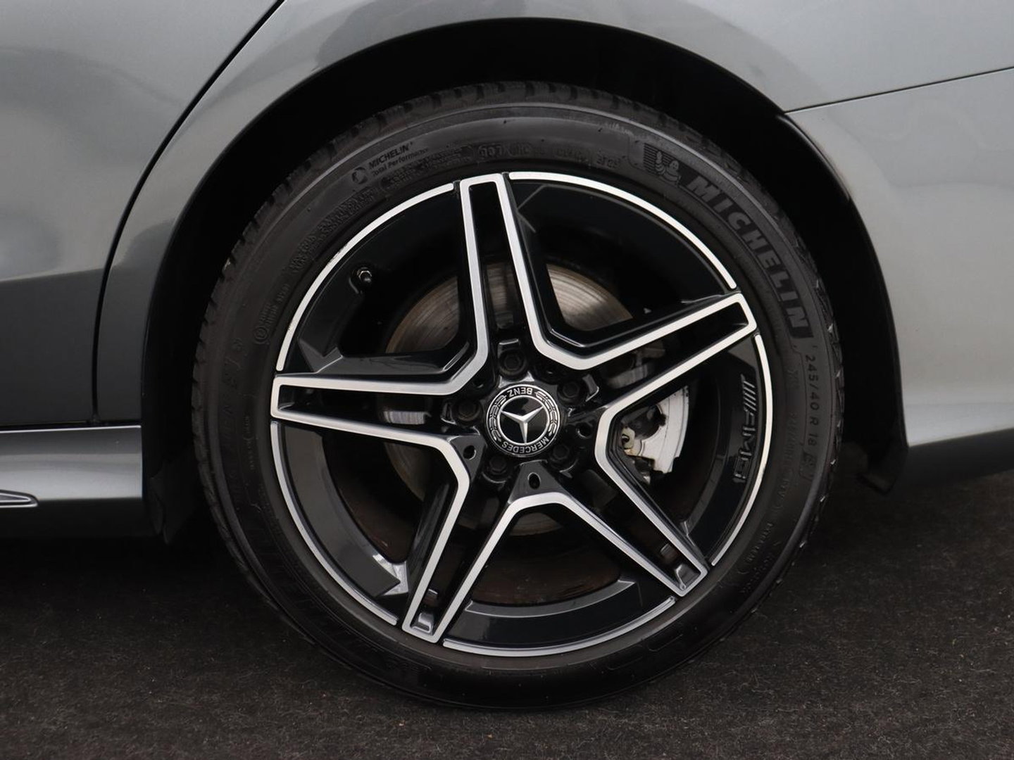 Mercedes-Benz C-Klasse 160 AMG Limited | Stoelverwarming | Leder/Alcantara | Camera | Carplay | Digital Cockpit | Navigatie | Park Assist | Full LED