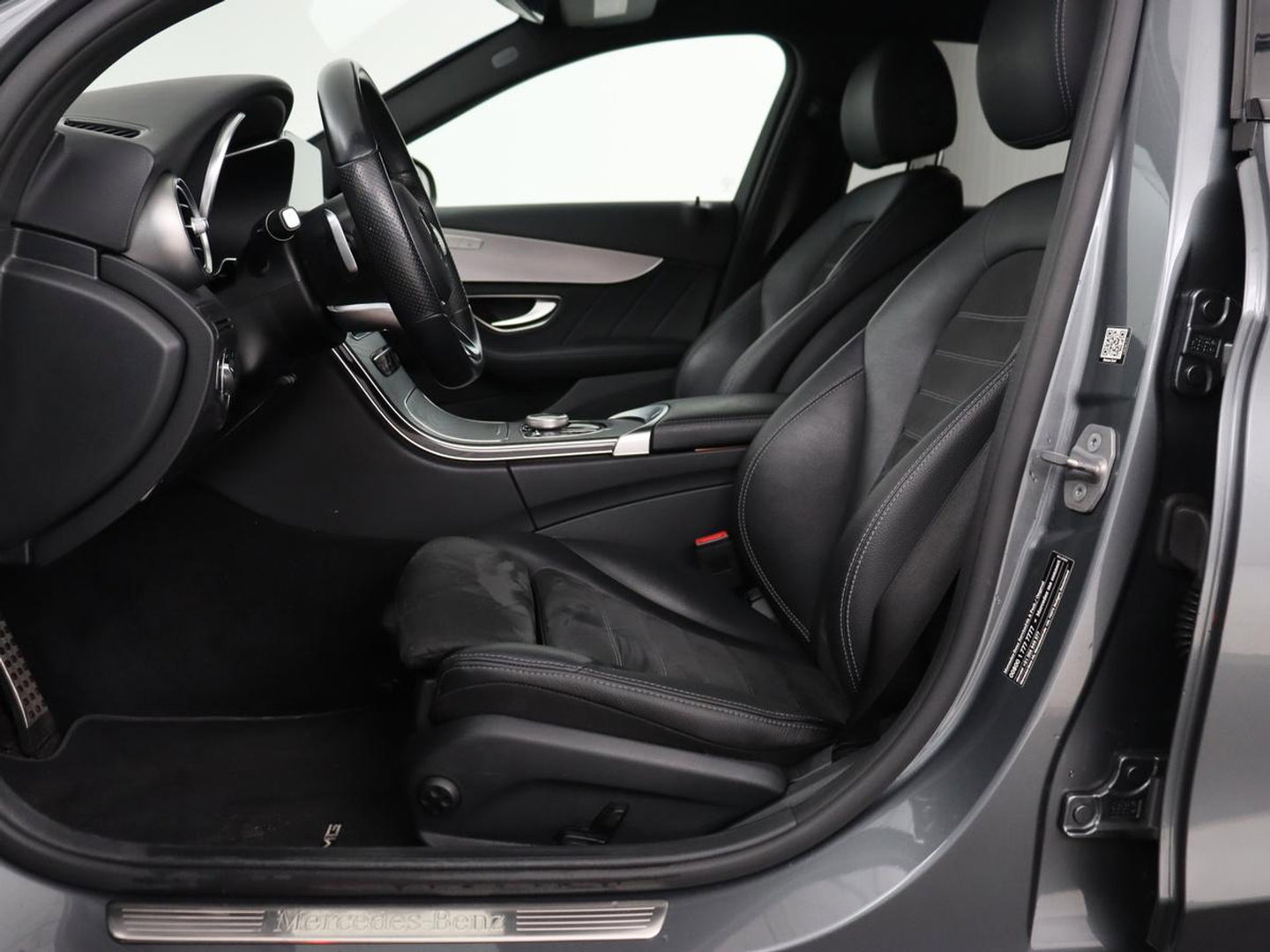 Mercedes-Benz C-Klasse 160 AMG Limited | Stoelverwarming | Leder/Alcantara | Camera | Carplay | Digital Cockpit | Navigatie | Park Assist | Full LED