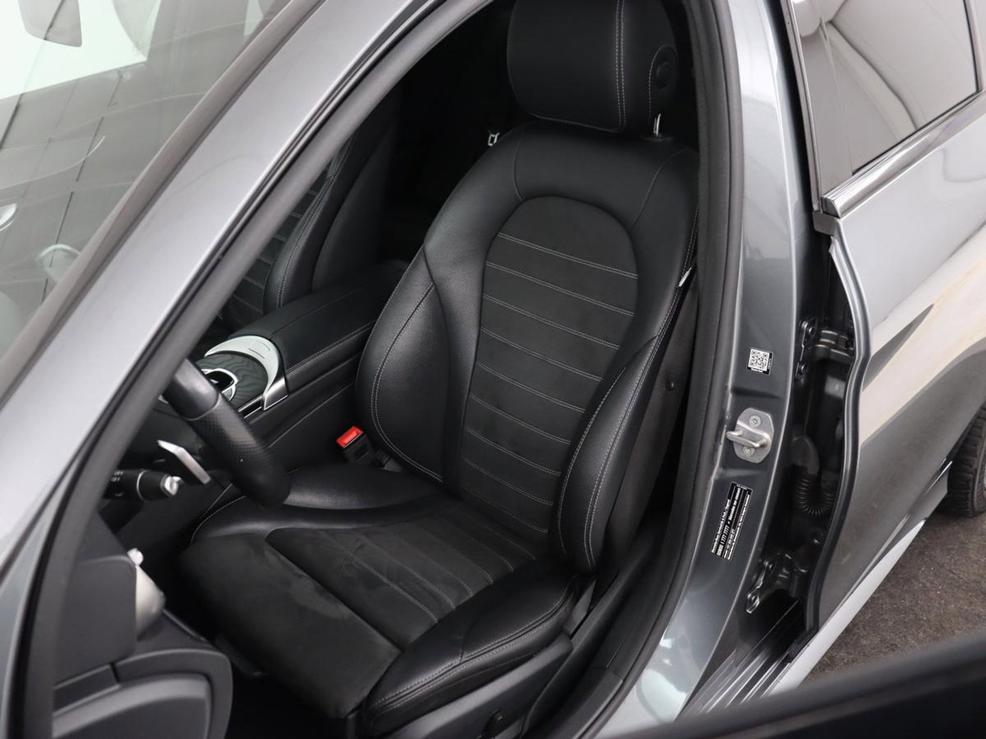 Mercedes-Benz C-Klasse 160 AMG Limited | Stoelverwarming | Leder/Alcantara | Camera | Carplay | Digital Cockpit | Navigatie | Park Assist | Full LED