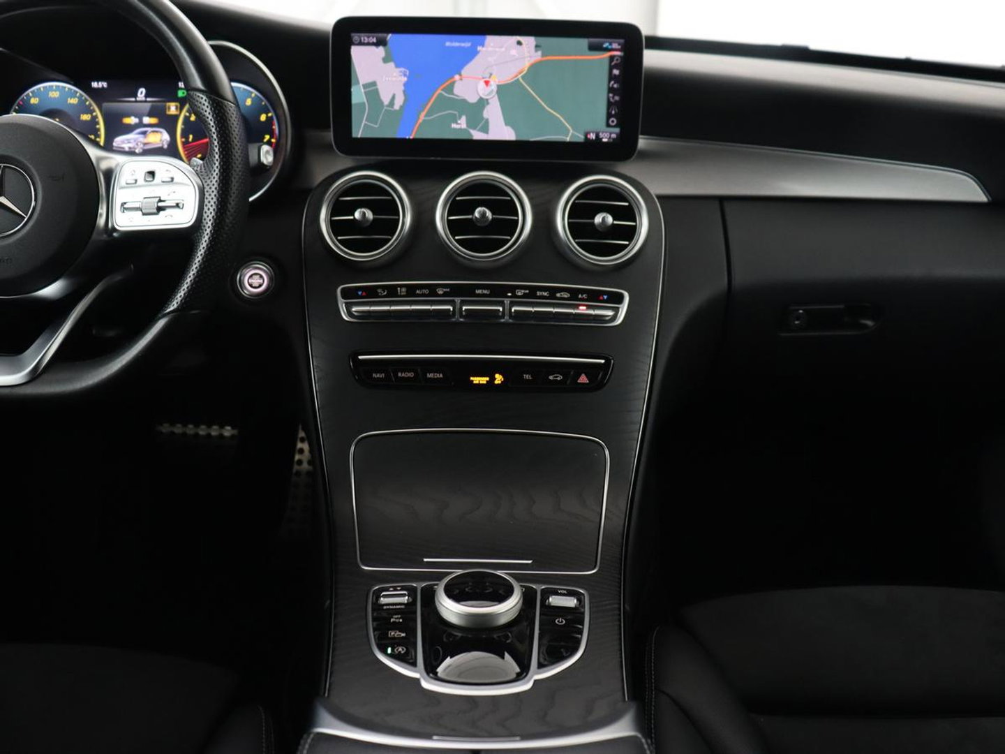 Mercedes-Benz C-Klasse 160 AMG Limited | Stoelverwarming | Leder/Alcantara | Camera | Carplay | Digital Cockpit | Navigatie | Park Assist | Full LED