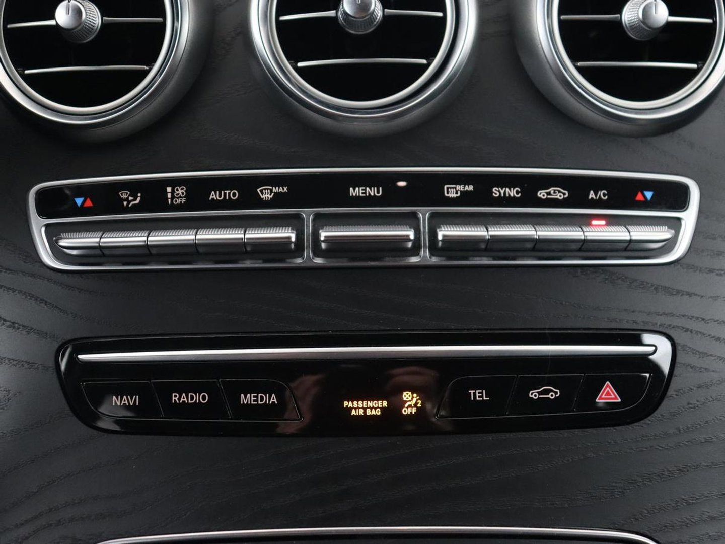 Mercedes-Benz C-Klasse 160 AMG Limited | Stoelverwarming | Leder/Alcantara | Camera | Carplay | Digital Cockpit | Navigatie | Park Assist | Full LED