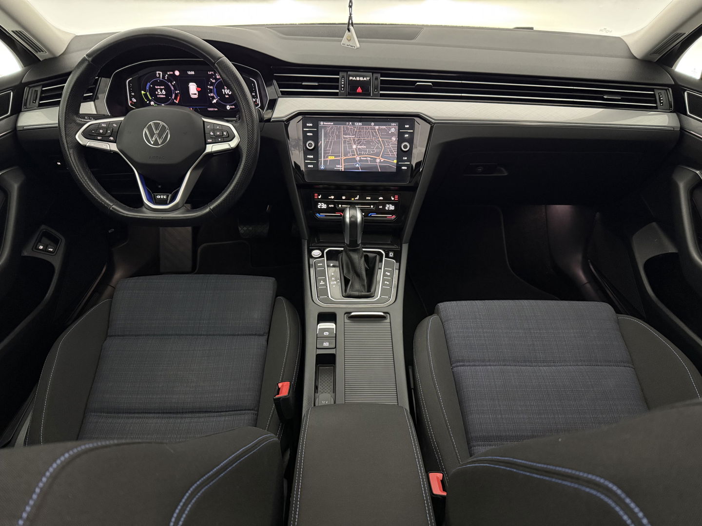 Volkswagen Passat 1.4 TSI PHEV GTE | SOH 90% | Pano | Adap. Cruise | Virtual | Massage | Stoelverw. | Camera | Keyless