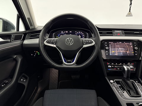 Volkswagen Passat 1.4 TSI PHEV GTE | SOH 90% | Pano | Adap. Cruise | Virtual | Massage | Stoelverw. | Camera | Keyless