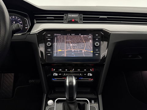 Volkswagen Passat 1.4 TSI PHEV GTE | SOH 90% | Pano | Adap. Cruise | Virtual | Massage | Stoelverw. | Camera | Keyless