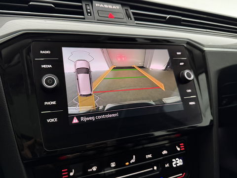 Volkswagen Passat 1.4 TSI PHEV GTE | SOH 90% | Pano | Adap. Cruise | Virtual | Massage | Stoelverw. | Camera | Keyless