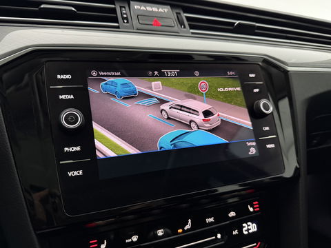 Volkswagen Passat 1.4 TSI PHEV GTE | SOH 90% | Pano | Adap. Cruise | Virtual | Massage | Stoelverw. | Camera | Keyless