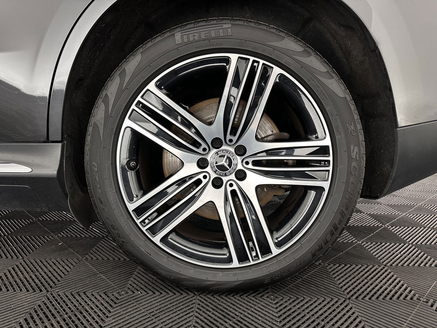 Mercedes-Benz EQC 400 4MATIC Business Solution Luxury 80 kWh {SOH-89%} (INCL.BTW) Aut.*LEATHER | FULL-LED | DISTRONIC | BLINDSPOT | HEATED-COMFORTSEATS | DIGI-WIDESCREEN | DAB+ | KEYLESS | AMBIENTLIGHT | NAVI-FULLMAP | ECC | PRIVACY-GLASS | PDC | 20''ALU*