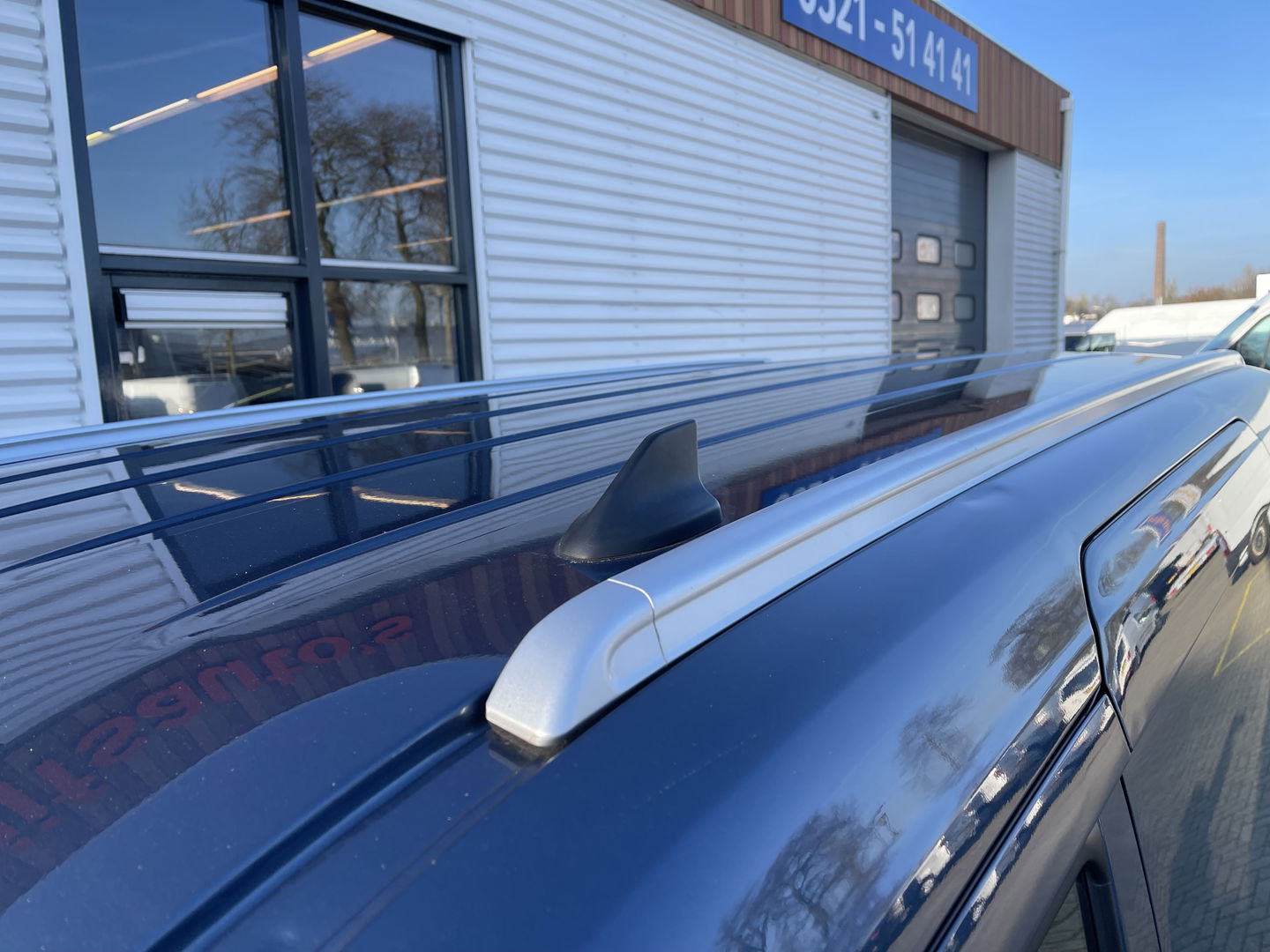 Ford Transit Connect 1.5 EcoBlue L2 Sport automaat / vaste prijs rijklaar € 14.950 ex btw / lease vanaf € 252 / dubbele schuifdeur / blauw metallic / camera / trekhaak / stoelverwarming / euro 6 !