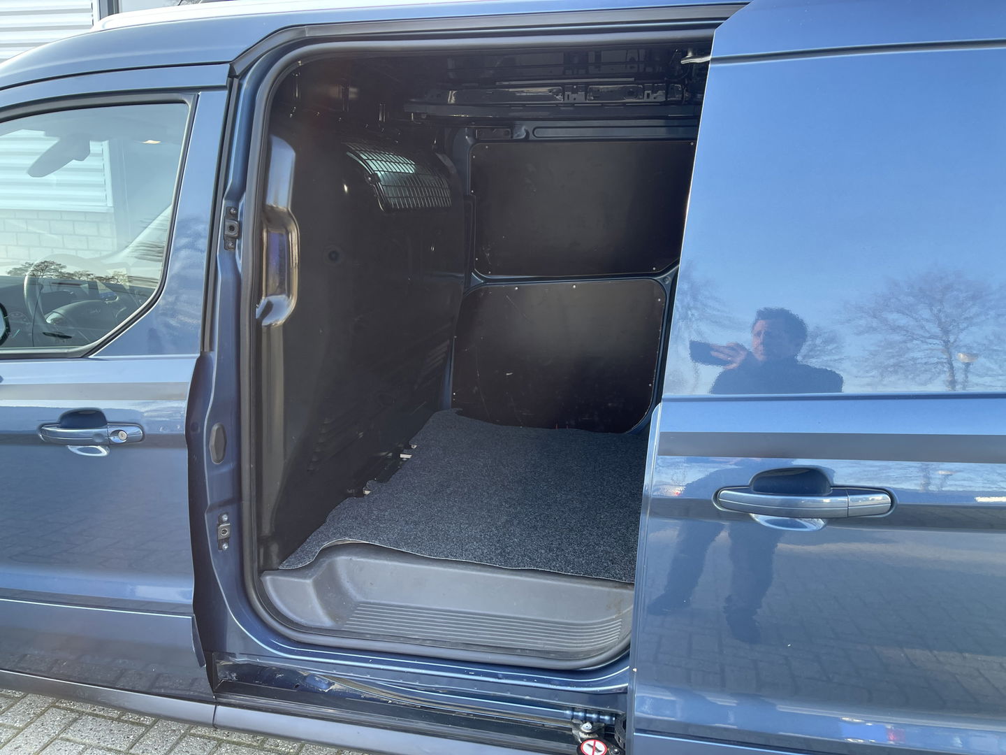 Ford Transit Connect 1.5 EcoBlue L2 Sport automaat / vaste prijs rijklaar € 14.950 ex btw / lease vanaf € 252 / dubbele schuifdeur / blauw metallic / camera / trekhaak / stoelverwarming / euro 6 !