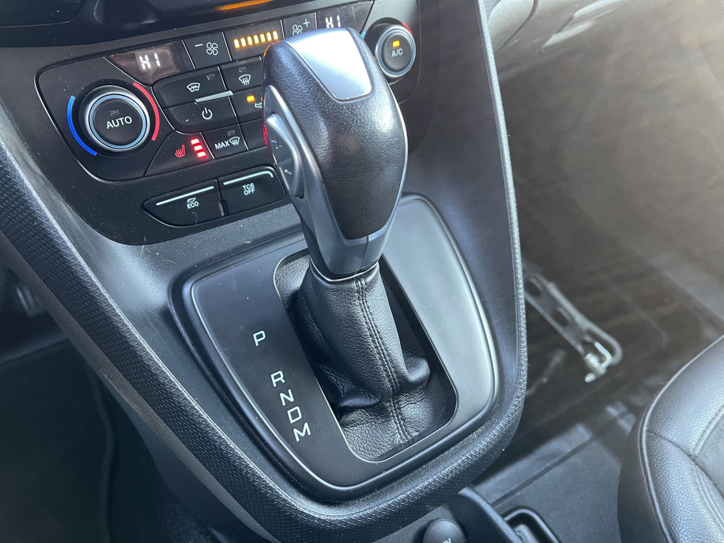 Ford Transit Connect 1.5 EcoBlue L2 Sport automaat / vaste prijs rijklaar € 14.950 ex btw / lease vanaf € 252 / dubbele schuifdeur / blauw metallic / camera / trekhaak / stoelverwarming / euro 6 !