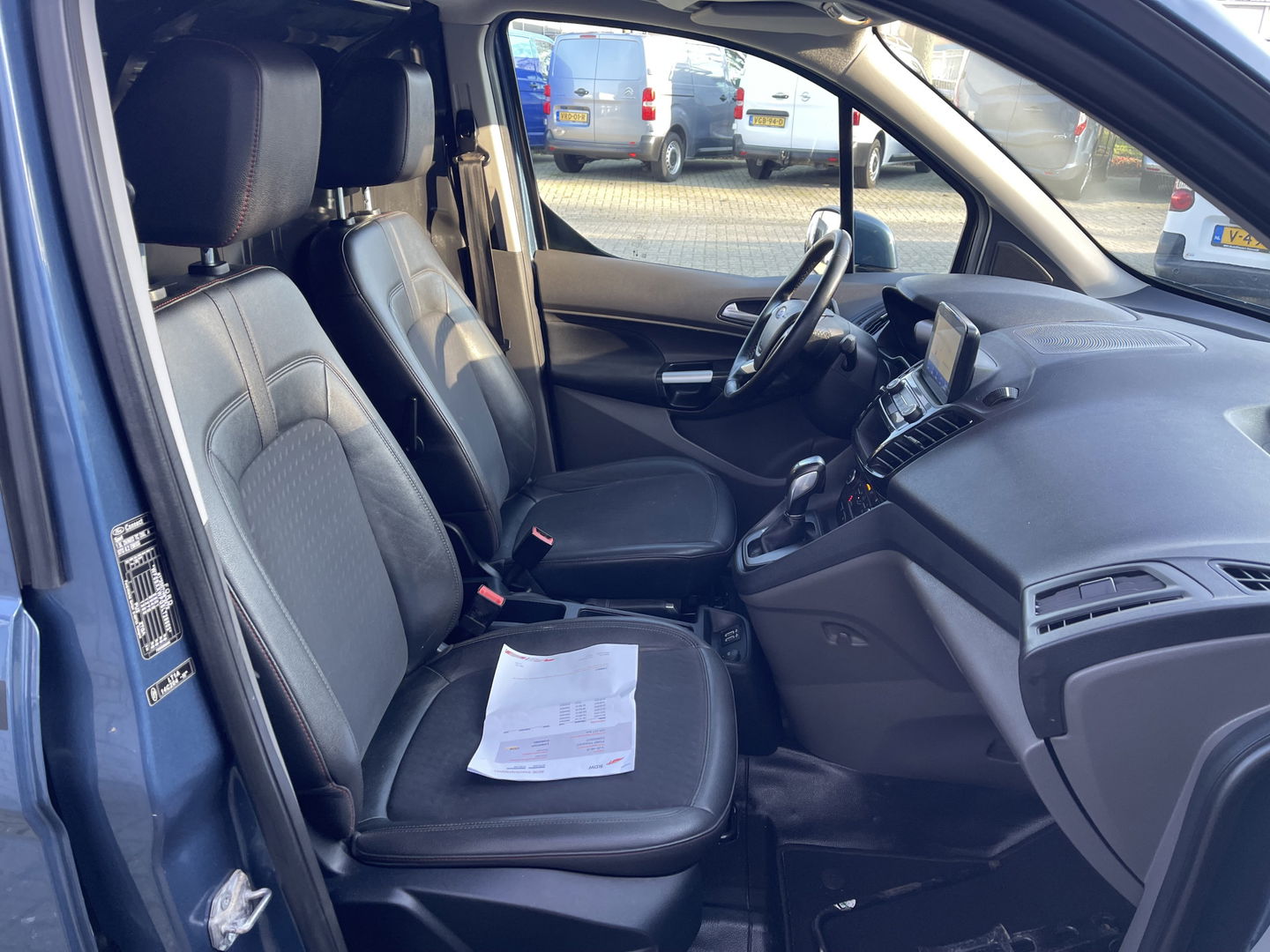Ford Transit Connect 1.5 EcoBlue L2 Sport automaat / vaste prijs rijklaar € 14.950 ex btw / lease vanaf € 252 / dubbele schuifdeur / blauw metallic / camera / trekhaak / stoelverwarming / euro 6 !