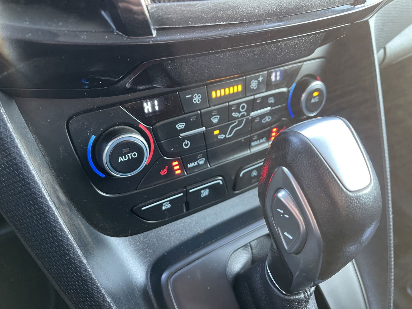 Ford Transit Connect 1.5 EcoBlue L2 Sport automaat / vaste prijs rijklaar € 14.950 ex btw / lease vanaf € 252 / dubbele schuifdeur / blauw metallic / camera / trekhaak / stoelverwarming / euro 6 !