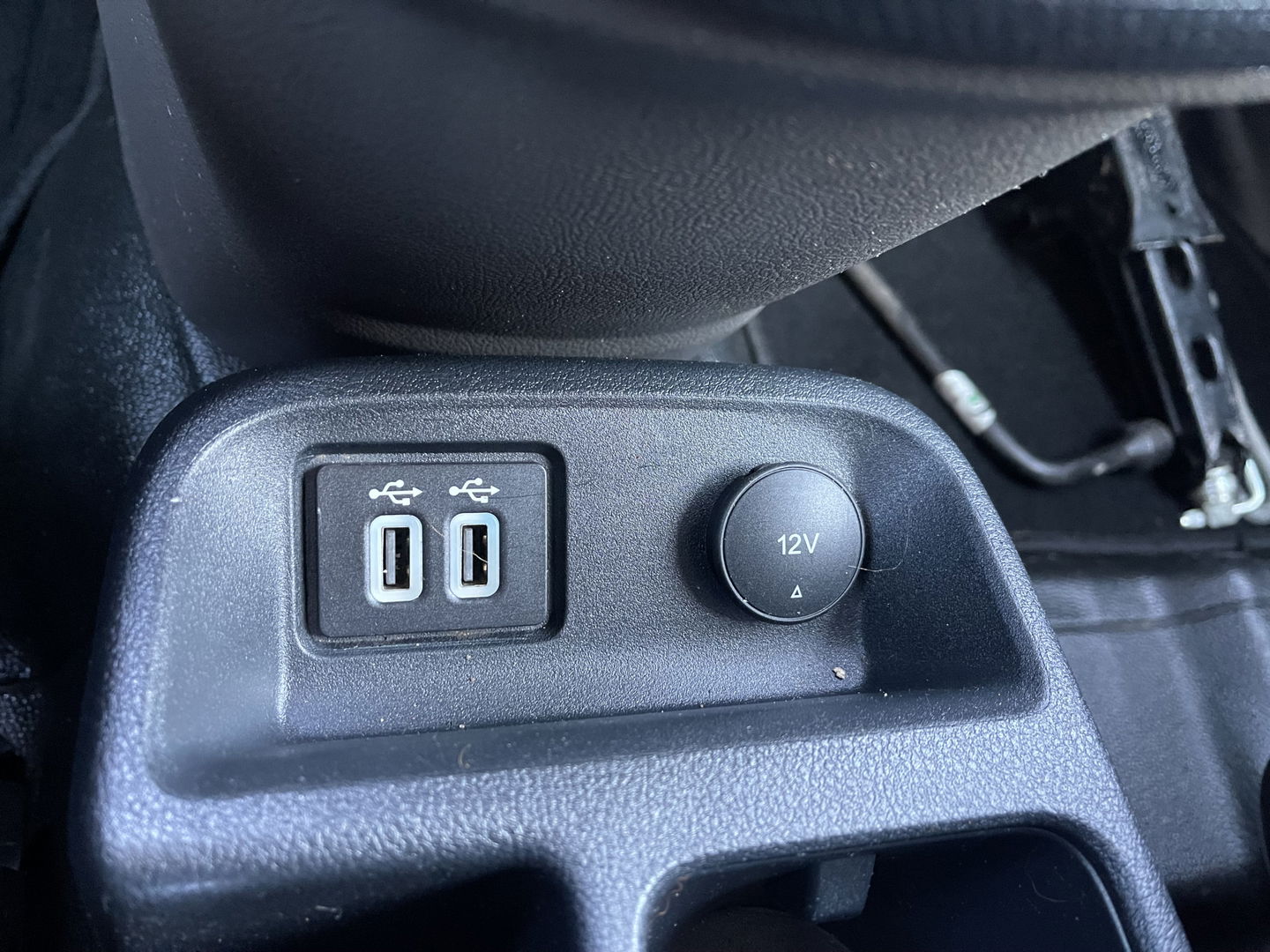 Ford Transit Connect 1.5 EcoBlue L2 Sport automaat / vaste prijs rijklaar € 14.950 ex btw / lease vanaf € 252 / dubbele schuifdeur / blauw metallic / camera / trekhaak / stoelverwarming / euro 6 !