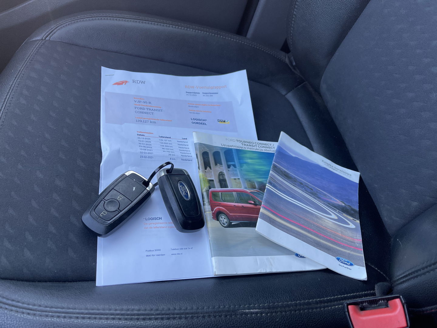 Ford Transit Connect 1.5 EcoBlue L2 Sport automaat / vaste prijs rijklaar € 14.950 ex btw / lease vanaf € 252 / dubbele schuifdeur / blauw metallic / camera / trekhaak / stoelverwarming / euro 6 !