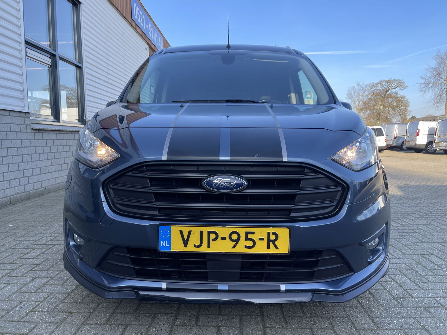 Ford Transit Connect 1.5 EcoBlue L2 Sport automaat / vaste prijs rijklaar € 14.950 ex btw / lease vanaf € 252 / dubbele schuifdeur / blauw metallic / camera / trekhaak / stoelverwarming / euro 6 !