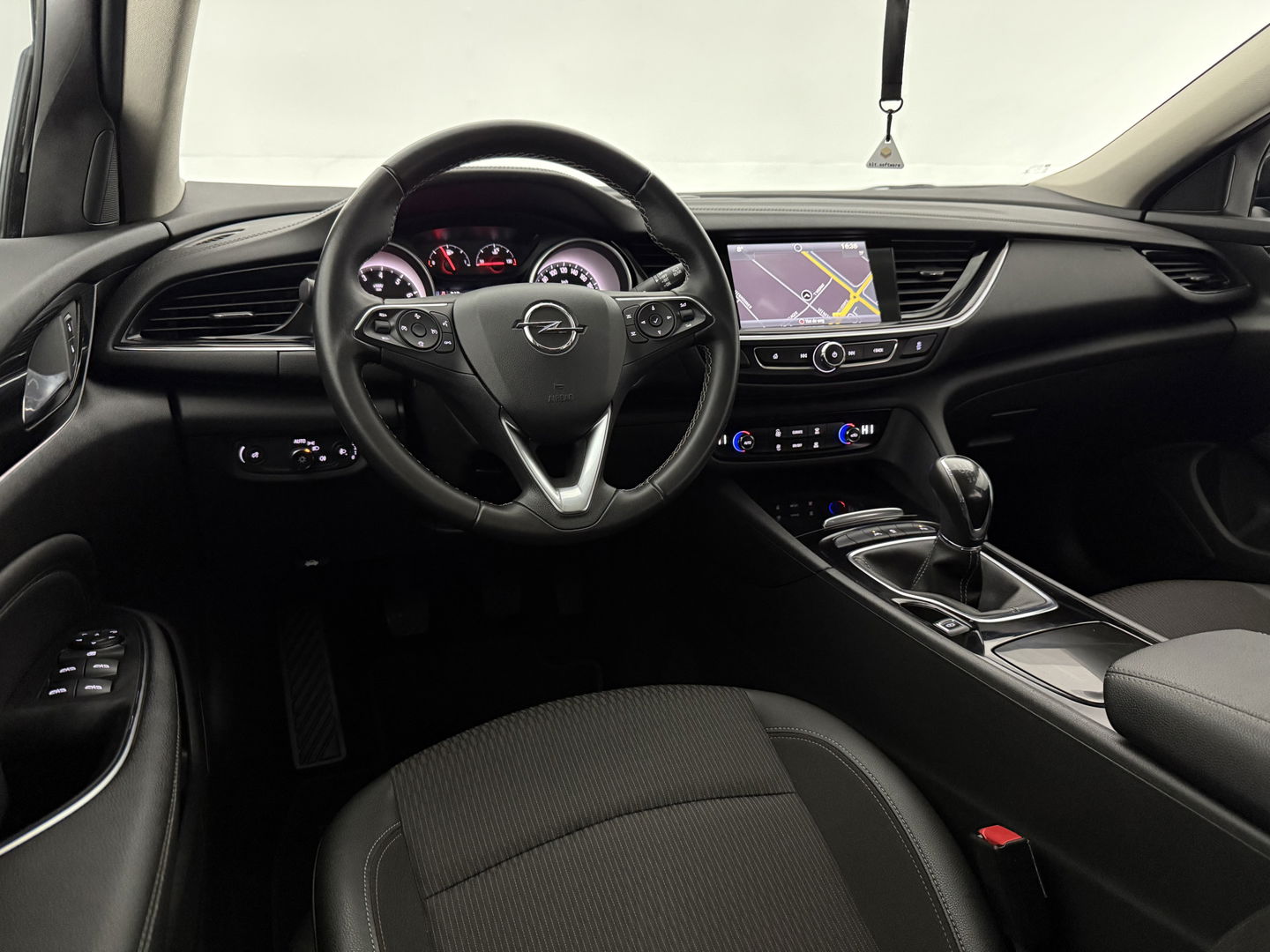 Opel Insignia 1.5 Turbo Business Executive | Carplay | Trekh. | Cruise | Navi | Parkeersens. | Keyless | NAP