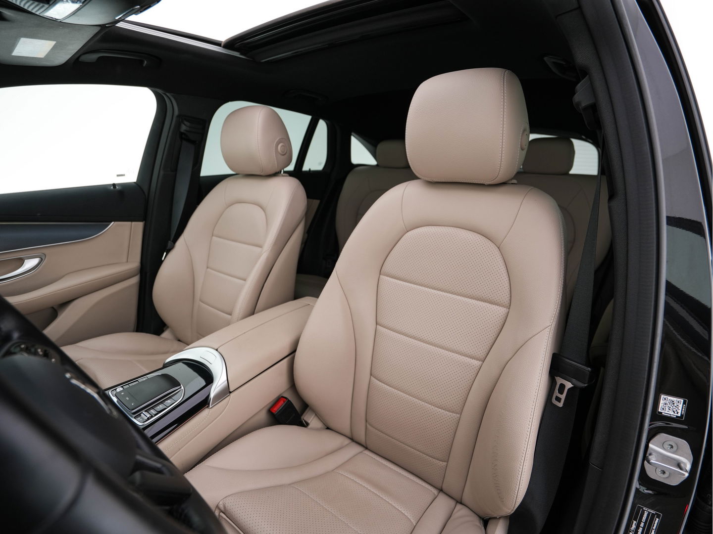 Mercedes-Benz EQC 400 4MATIC Business Solution 80 kWh {SOH-93%} (INCL-BTW) Aut *PANO | LEATHER | DIGI-WIDESCREEN | MEMORY-PACK | TOPVIEW | KEYLESS | HEATED-SPORTSEATS | DAB+ | PRIVACY-GLASS | TOWBAR | AMBIENTLIGHT | SHIFTPADDLES | 19' ALU*