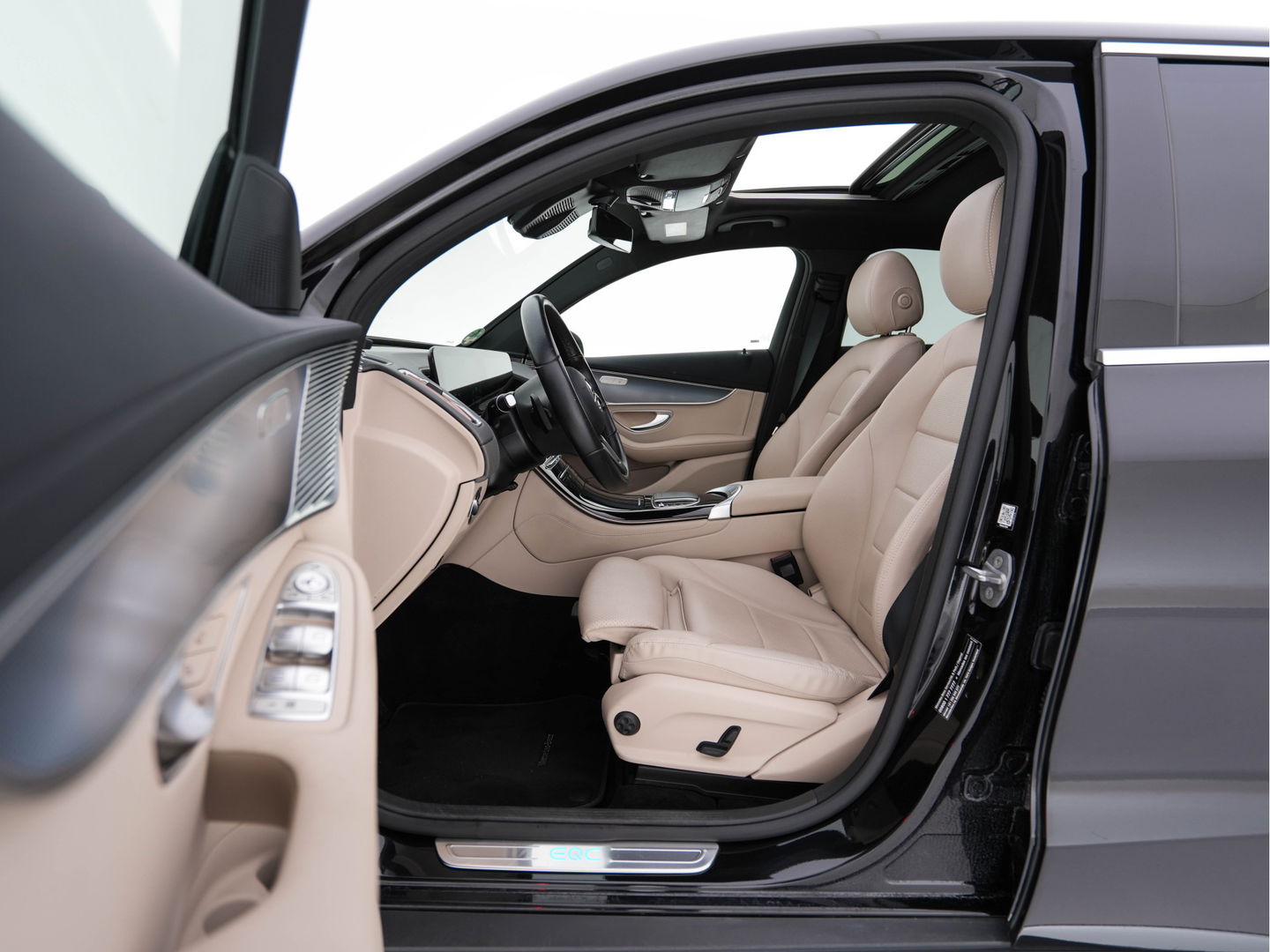 Mercedes-Benz EQC 400 4MATIC Business Solution 80 kWh {SOH-93%} (INCL-BTW) Aut *PANO | LEATHER | DIGI-WIDESCREEN | MEMORY-PACK | TOPVIEW | KEYLESS | HEATED-SPORTSEATS | DAB+ | PRIVACY-GLASS | TOWBAR | AMBIENTLIGHT | SHIFTPADDLES | 19' ALU*