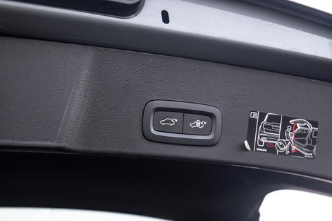 Volvo XC40 1.5 T4 Recharge Inscription Expression AUTOMAAT / PLUG IN HYBRID / NAVI / STOELVERWARMING / CAMERA