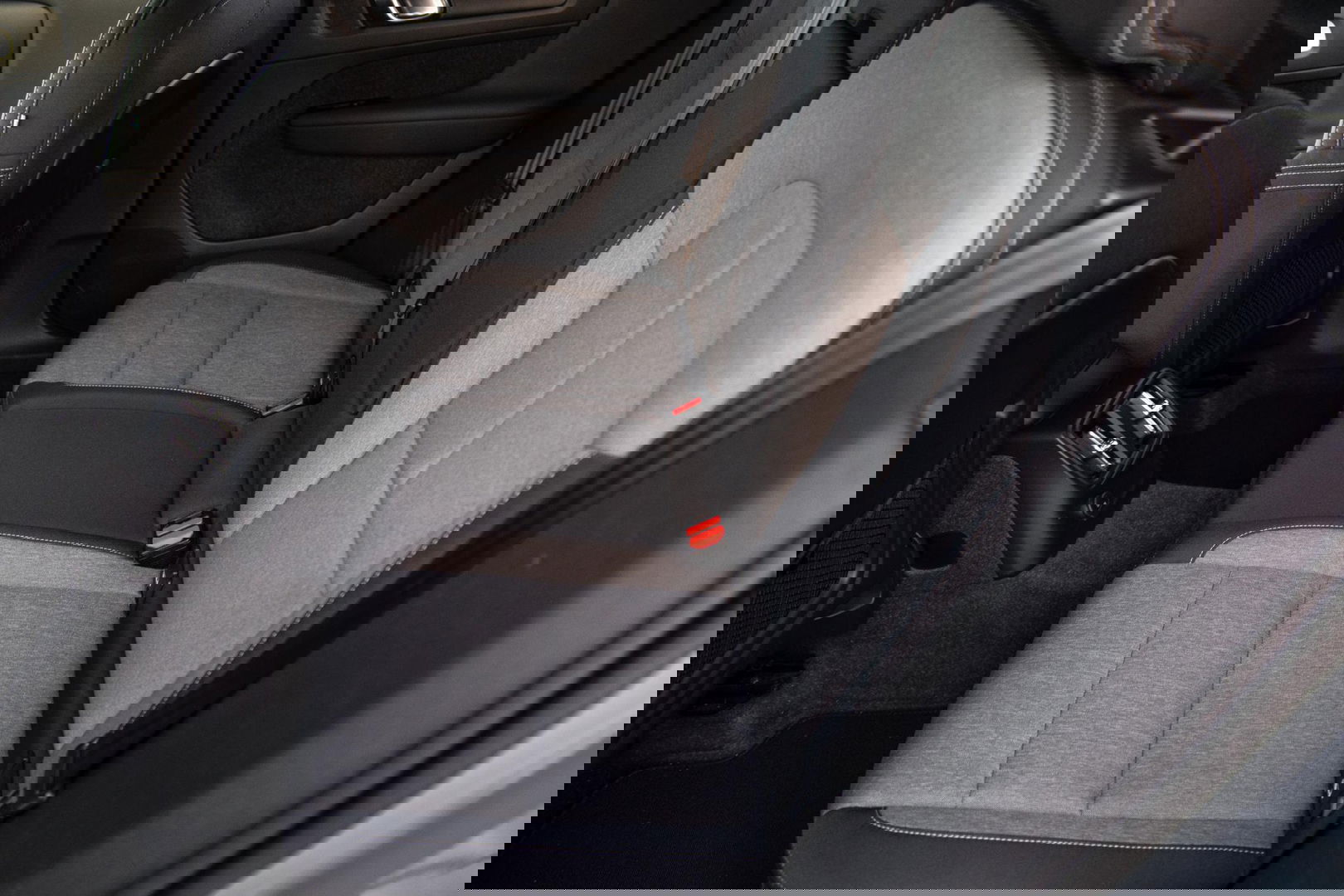 Volvo XC40 1.5 T4 Recharge Inscription Expression AUTOMAAT / PLUG IN HYBRID / NAVI / STOELVERWARMING / CAMERA