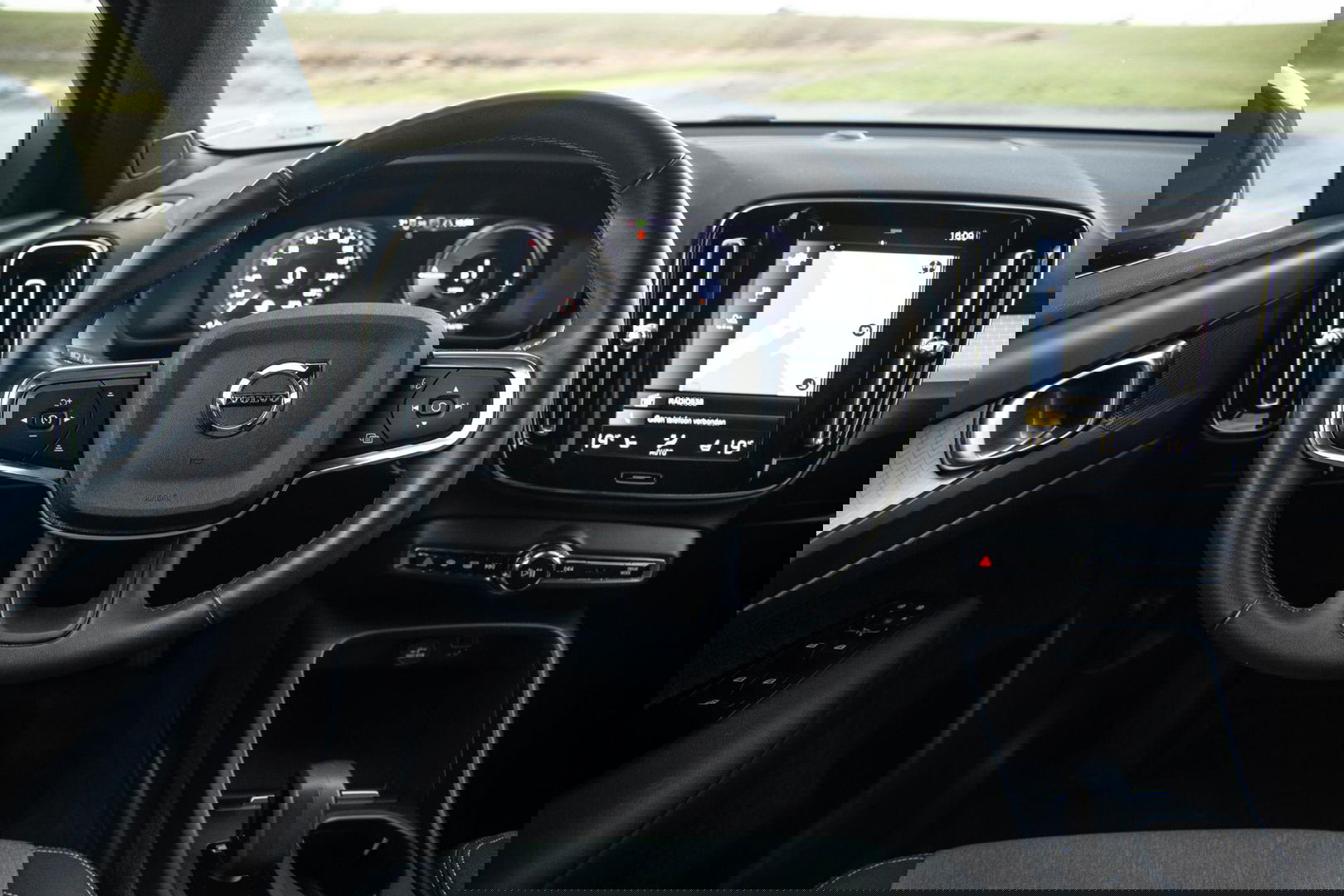 Volvo XC40 1.5 T4 Recharge Inscription Expression AUTOMAAT / PLUG IN HYBRID / NAVI / STOELVERWARMING / CAMERA