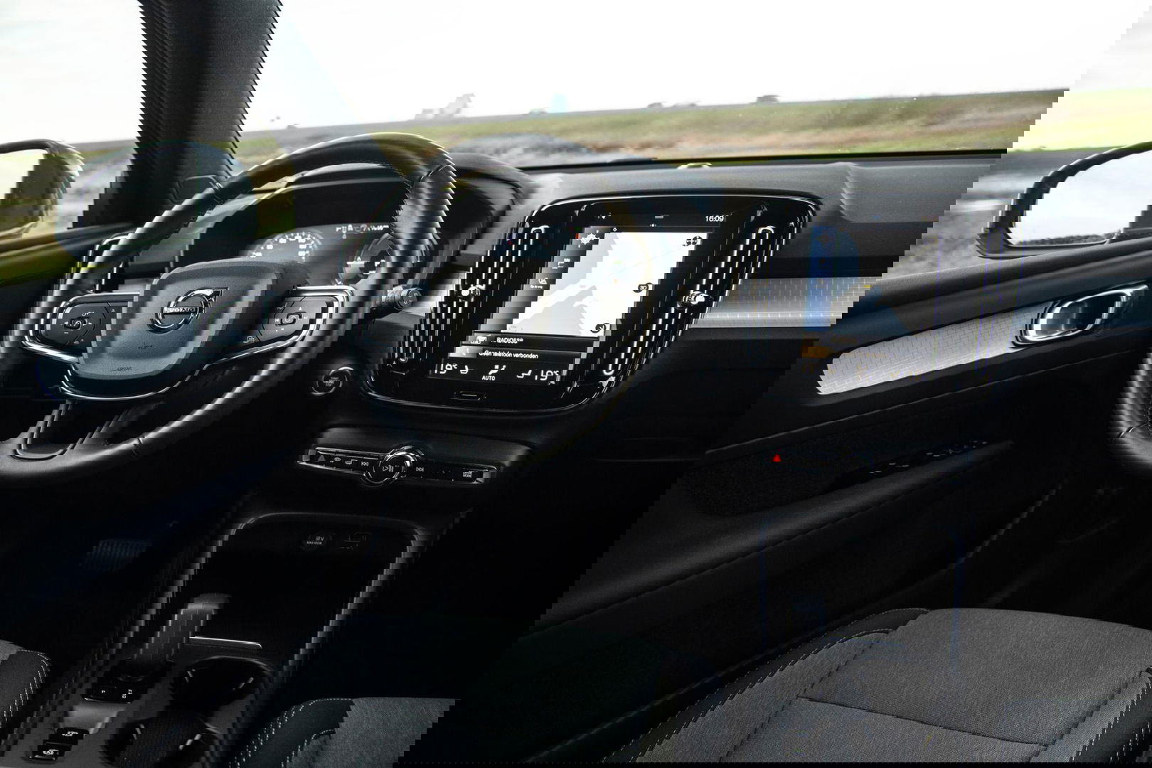 Volvo XC40 1.5 T4 Recharge Inscription Expression AUTOMAAT / PLUG IN HYBRID / NAVI / STOELVERWARMING / CAMERA