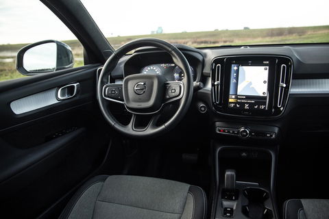 Volvo XC40 1.5 T4 Recharge Inscription Expression AUTOMAAT / PLUG IN HYBRID / NAVI / STOELVERWARMING / CAMERA