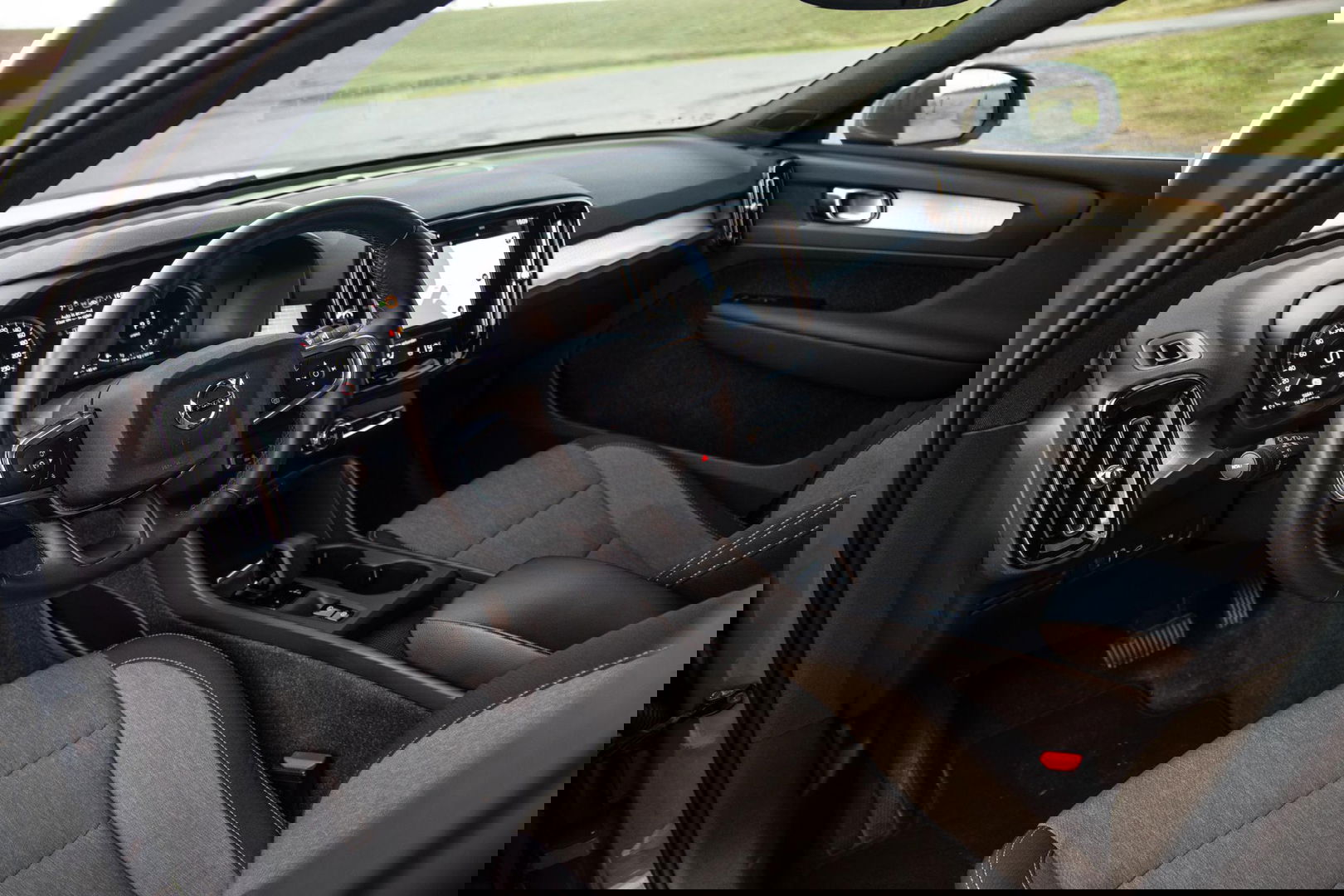 Volvo XC40 1.5 T4 Recharge Inscription Expression AUTOMAAT / PLUG IN HYBRID / NAVI / STOELVERWARMING / CAMERA