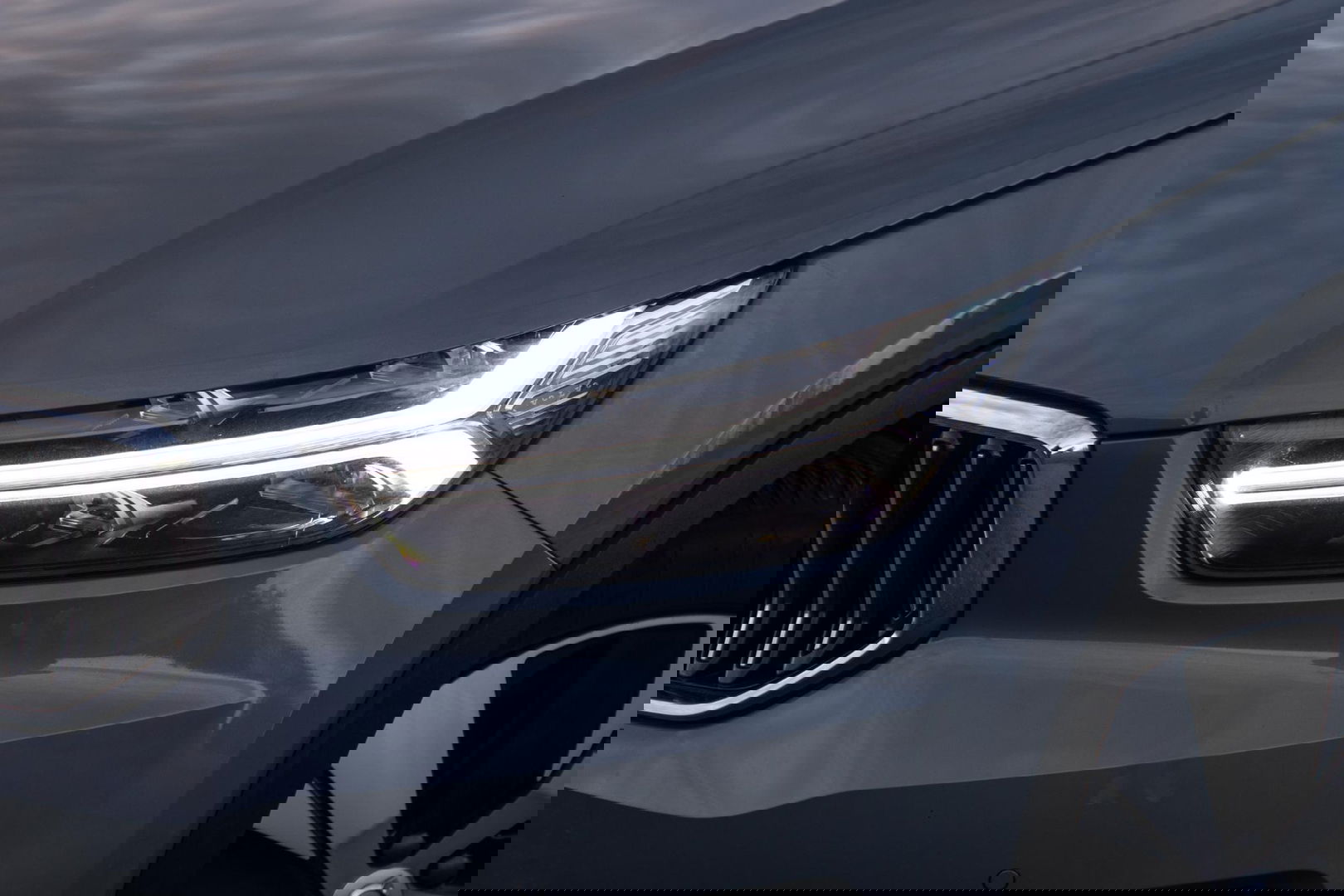 Volvo XC40 1.5 T4 Recharge Inscription Expression AUTOMAAT / PLUG IN HYBRID / NAVI / STOELVERWARMING / CAMERA