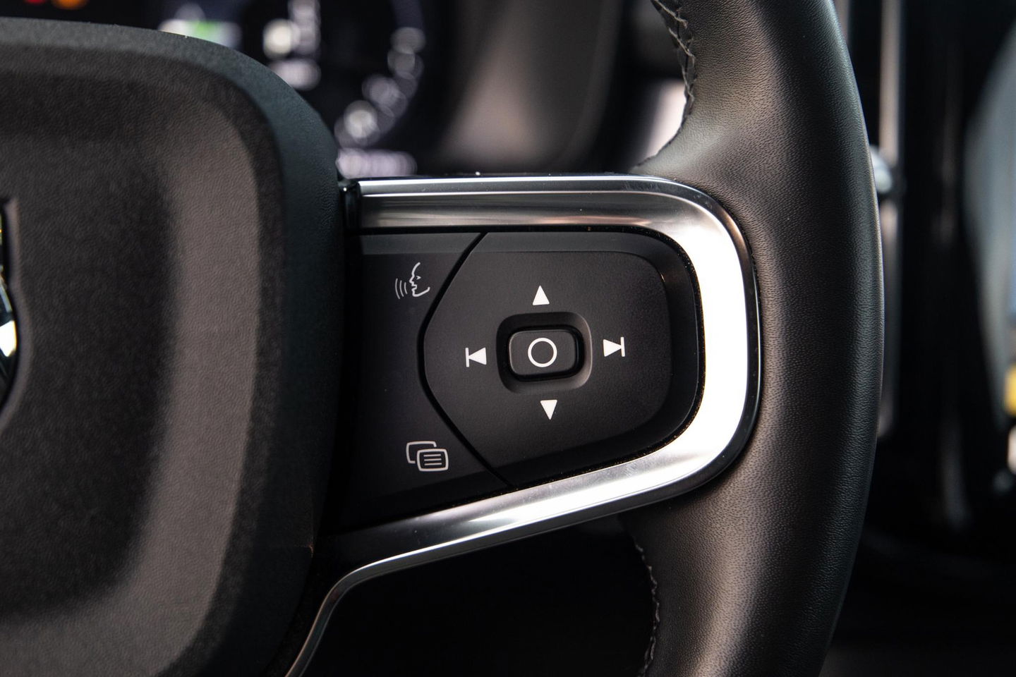 Volvo XC40 1.5 T4 Recharge Inscription Expression AUTOMAAT / PLUG IN HYBRID / NAVI / STOELVERWARMING / CAMERA