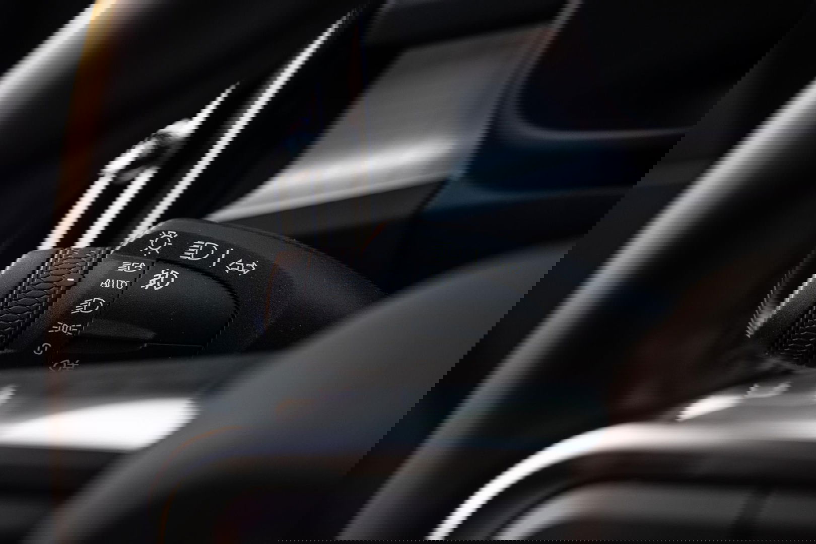 Volvo XC40 1.5 T4 Recharge Inscription Expression AUTOMAAT / PLUG IN HYBRID / NAVI / STOELVERWARMING / CAMERA