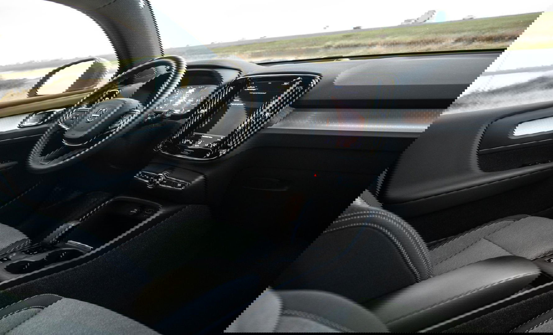 Volvo XC40 1.5 T4 Recharge Inscription Expression AUTOMAAT / PLUG IN HYBRID / NAVI / STOELVERWARMING / CAMERA