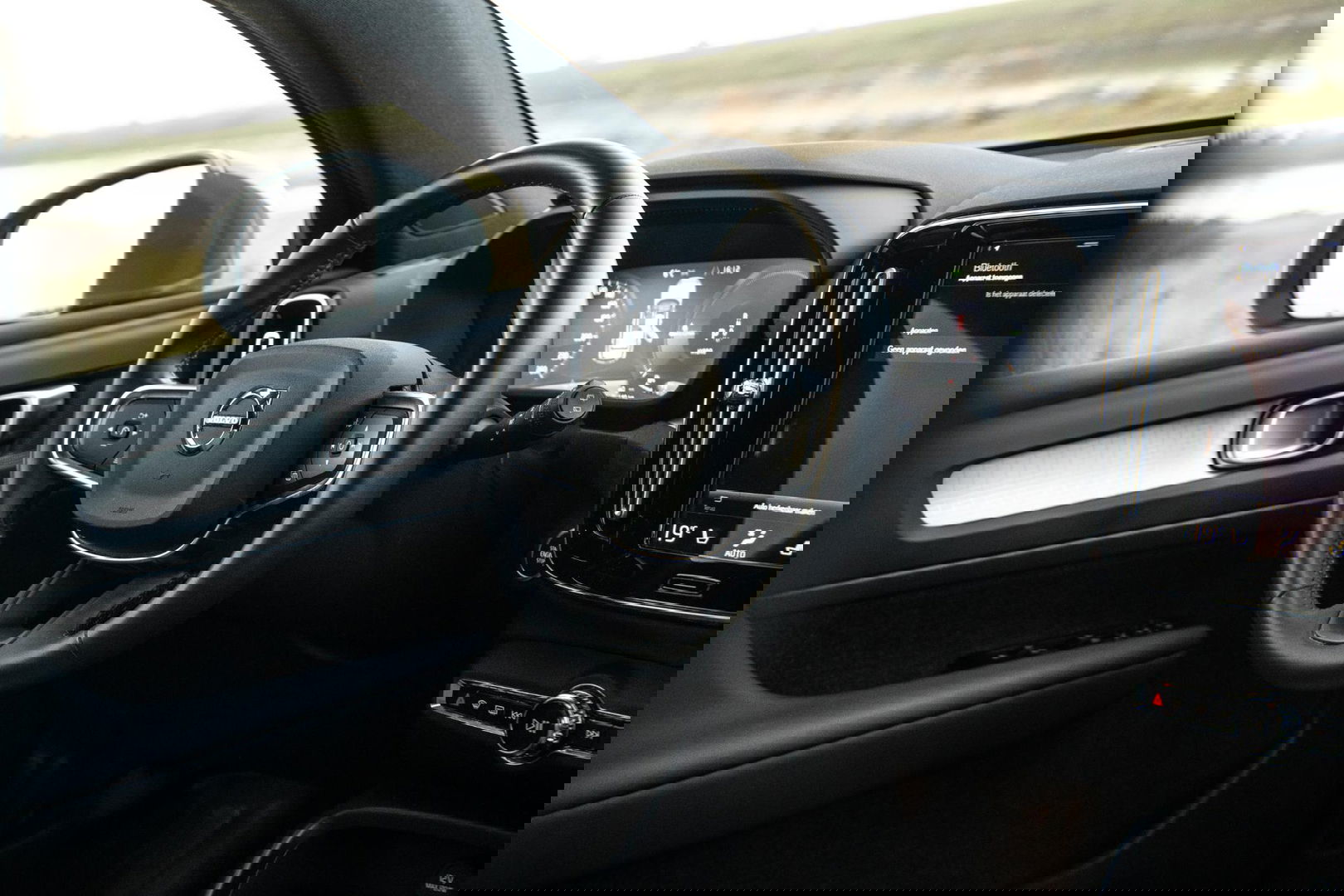 Volvo XC40 1.5 T4 Recharge Inscription Expression AUTOMAAT / PLUG IN HYBRID / NAVI / STOELVERWARMING / CAMERA