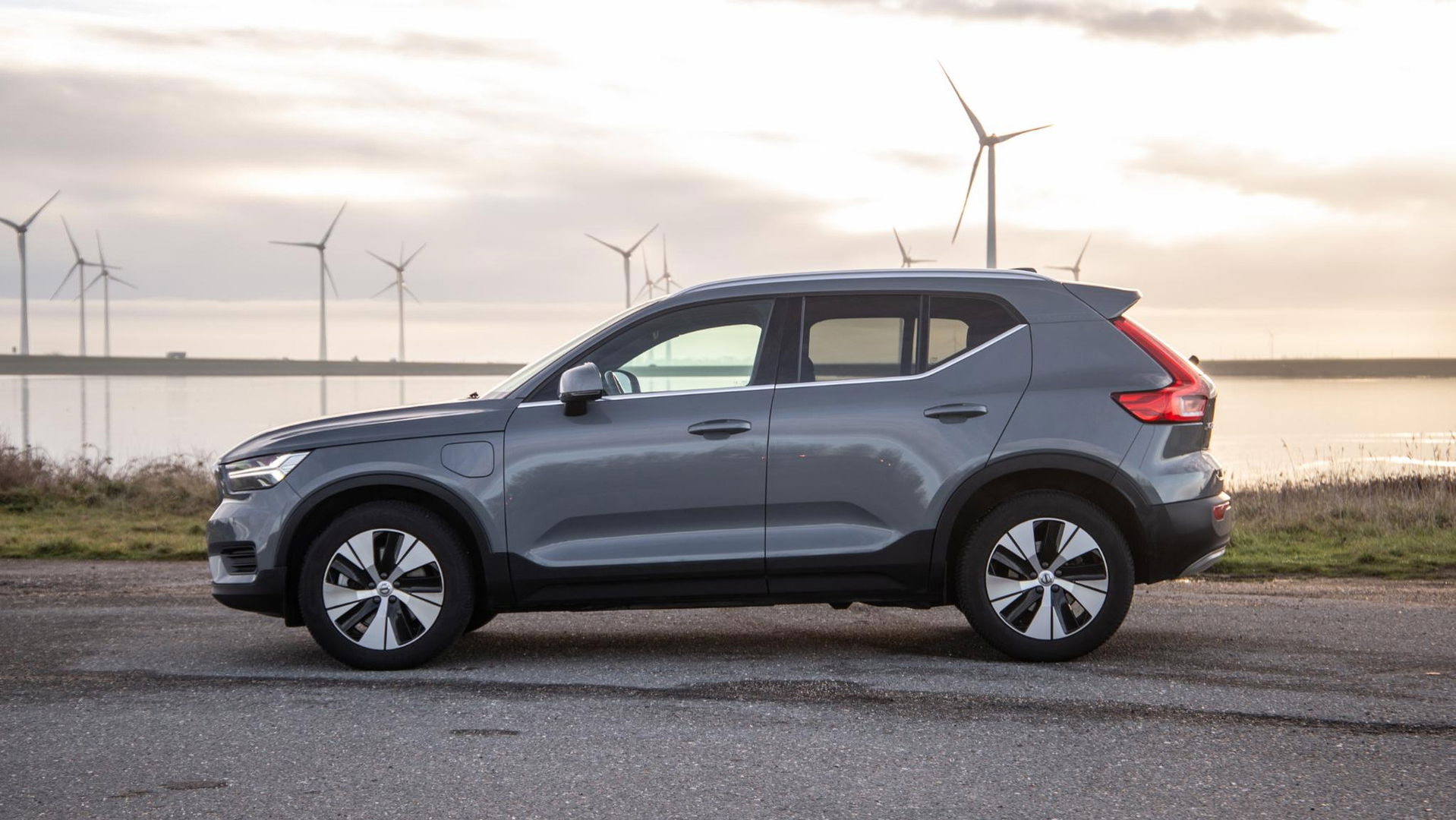 Volvo XC40 1.5 T4 Recharge Inscription Expression AUTOMAAT / PLUG IN HYBRID / NAVI / STOELVERWARMING / CAMERA