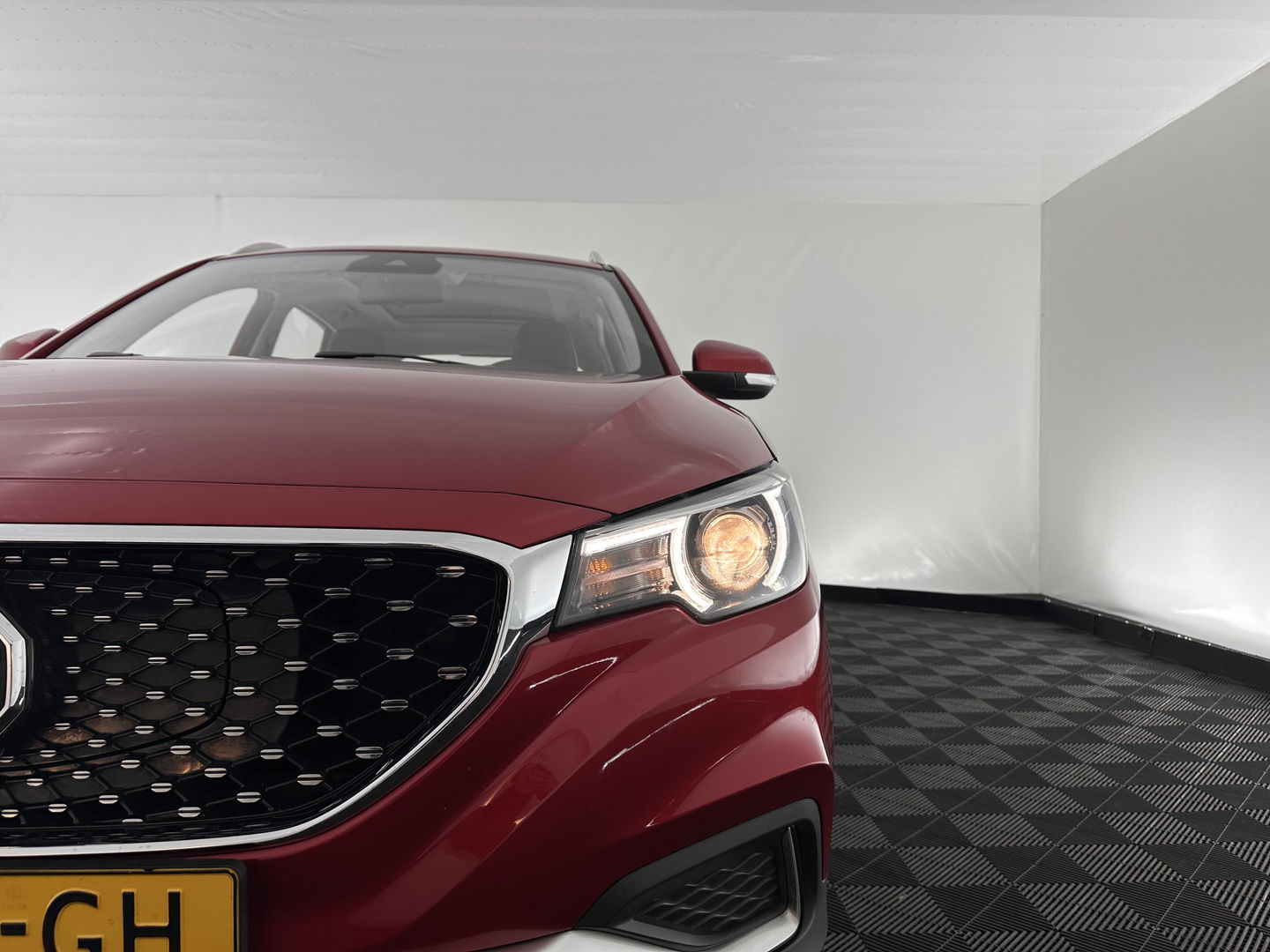 MG ZS EV Luxury 45 kWh {SOH-91%} (INCL-BTW) Aut. *PANO | LEATHER | CCS-FASTLOADER | KEYLESS | NAVI-FULLMAP | ADAPTIVE-CRUISE | CAMERA | HEATED-SPORTSEATS | CARPLAY | BLINDSPOT | DAB | LANE-ASSIST | 17''ALU*