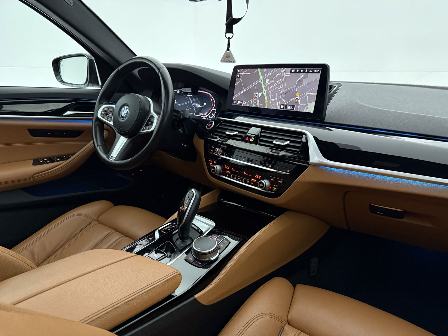 BMW 5 Serie 530e High Executive M-Sport | BMW Laser | Pano | SOH 85% | Sfeer | 360° | Memory | Virtual | HuD | Camera | Stoelverw. | Trekh.