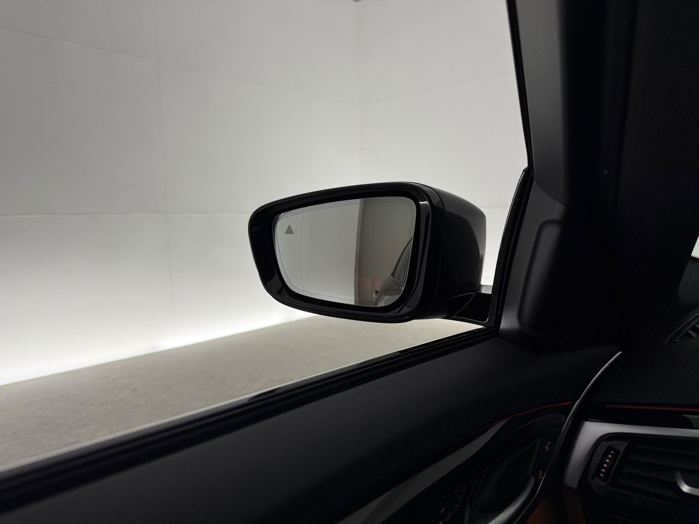 BMW 5 Serie 530e High Executive M-Sport | BMW Laser | Pano | SOH 85% | Sfeer | 360° | Memory | Virtual | HuD | Camera | Stoelverw. | Trekh.