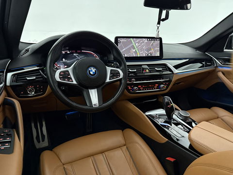 BMW 5 Serie 530e High Executive M-Sport | BMW Laser | Pano | SOH 85% | Sfeer | 360° | Memory | Virtual | HuD | Camera | Stoelverw. | Trekh.