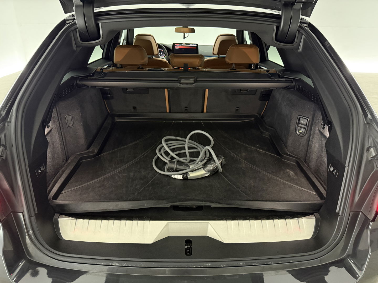 BMW 5 Serie 530e High Executive M-Sport | BMW Laser | Pano | SOH 85% | Sfeer | 360° | Memory | Virtual | HuD | Camera | Stoelverw. | Trekh.