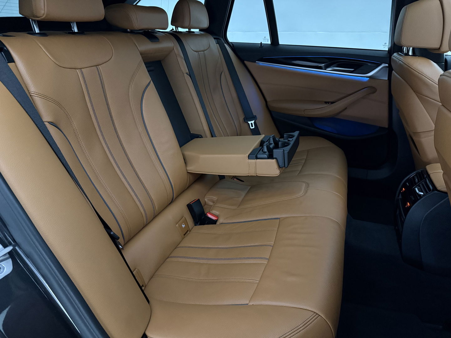 BMW 5 Serie 530e High Executive M-Sport | BMW Laser | Pano | SOH 85% | Sfeer | 360° | Memory | Virtual | HuD | Camera | Stoelverw. | Trekh.