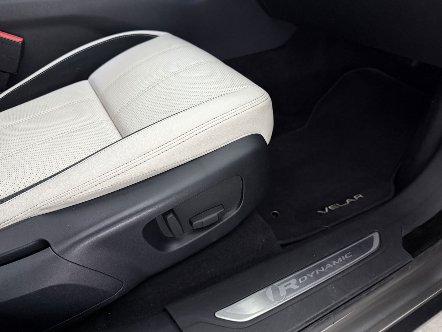 Land Rover Range Rover Velar 2.0 I4 AWD R-Dynamic HSE | Pano | Memory | Meridian | Virtual | Sfeer | Carplay | Camera | Stoelverw. | Keyless