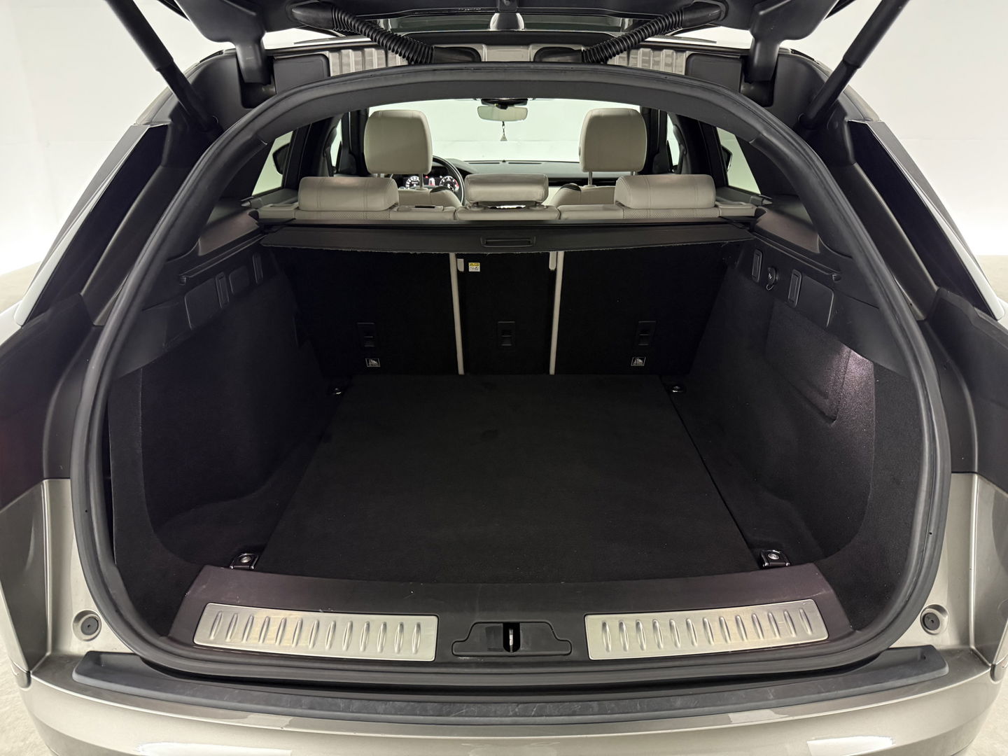 Land Rover Range Rover Velar 2.0 I4 AWD R-Dynamic HSE | Pano | Memory | Meridian | Virtual | Sfeer | Carplay | Camera | Stoelverw. | Keyless