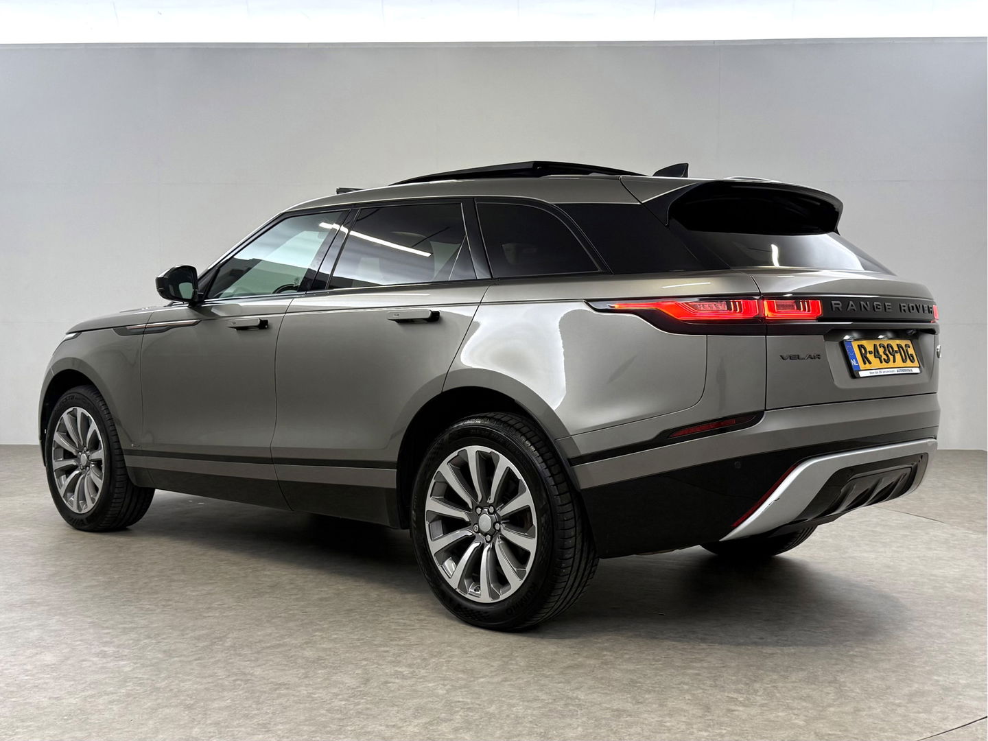 Land Rover Range Rover Velar 2.0 I4 AWD R-Dynamic HSE | Pano | Memory | Meridian | Virtual | Sfeer | Carplay | Camera | Stoelverw. | Keyless